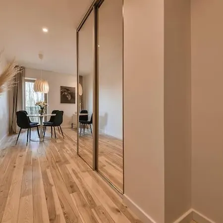 Stadium Minutes Away Cute Apartament With Patio And Free Parking